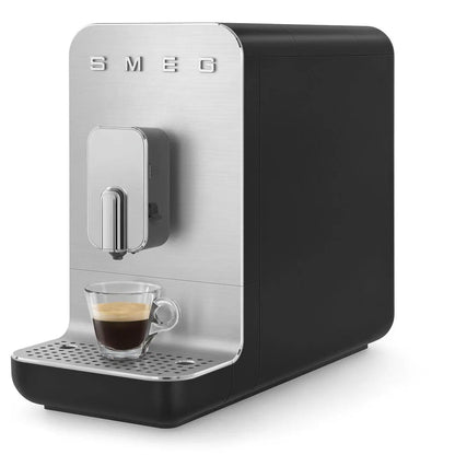 Smeg BCC13BLMEU Kaffeevollautomat mit Milchfunktion 50's Design - Smeg Point - Online Handel