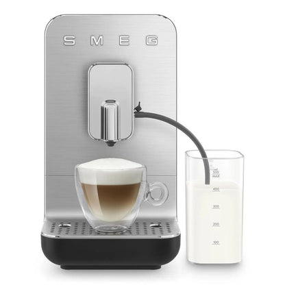 Smeg BCC13BLMEU Kaffeevollautomat mit Milchfunktion 50's Design - Smeg Point - Online Handel